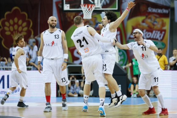 Sokołów z Marcin Gortat Camp 2017 Wsparcie młodych pasjonatów koszykówki BIZNES, Kultura - Sokołów S.A. po raz kolejny wsparł Marcin Gortat Camp – akcję, której ideą jest promowanie aktywności fizycznej wśród dzieci i młodzieży.